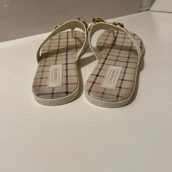 Coach's beautiful cream color Sandal with cold color horsbit - Picture 7 of 10